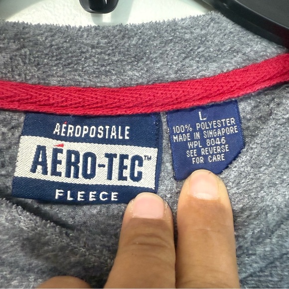 Vintage Y2K Aeropostale Men's Fleece Crewneck Sweater - Picture 4 of 5